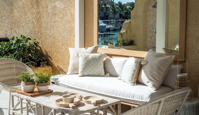 Luxury 4-bed Apartment w/ Marina View