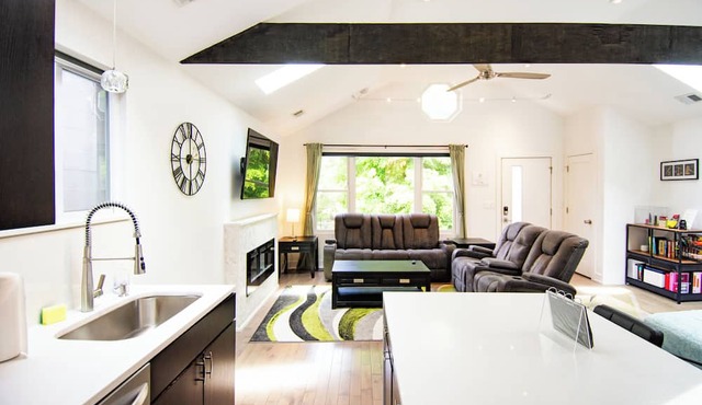 Chicago Oasis | Spa Bath, Patio & Fireplace in Chicago