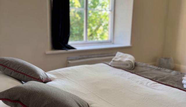 Stylish 2 Bed En-Suite Flat Parking Fast Wi-Fi 10 minutes from City Centre in Sheffield