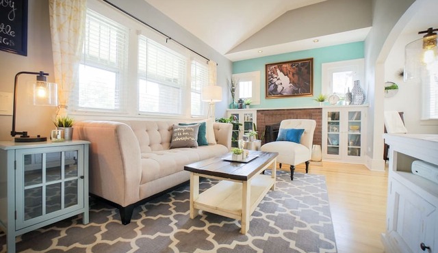 GREAT LOCATION! 3 min to DU-10 min to downtown/gameroom/wifi/firepit/4 bedrooms in Denver