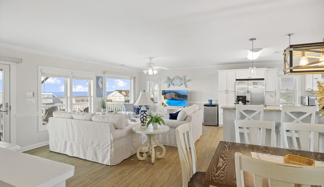 Bella Blue, Almost Oceanfront House in Emerald Isle, NC! in Emerald Isle