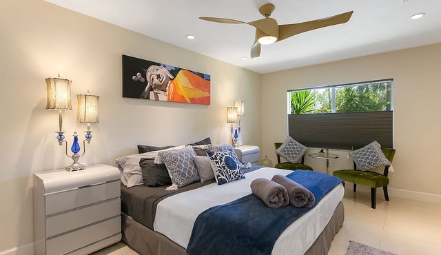 BEAUTIFUL ZEN HOME WITH LARGE HEATED POOL & SPRING DISCOUNT!