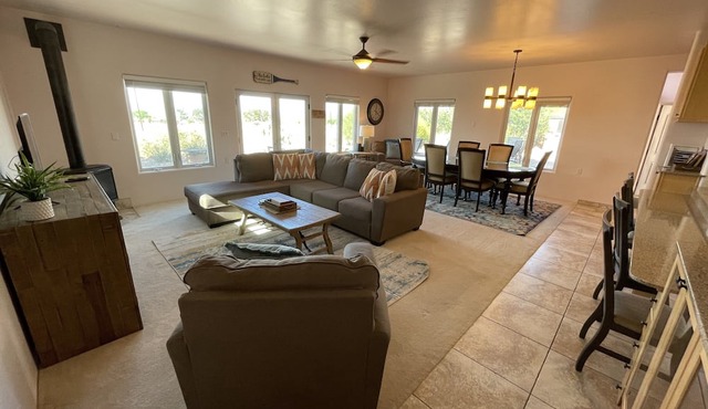Santa Fe Style Custom Home - Hot Tub, Gorgeous View at Desert Edge!