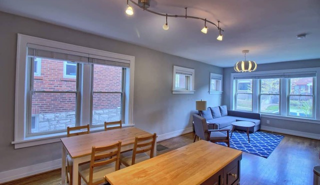 Elegant Minimalist Gem w/Private backyard, W/D in Saint Louis