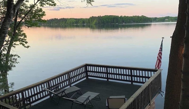 Whispering Pines-HOT TUB-SAUNA-GOLF-FISH-SWIM in Sturgeon Lake