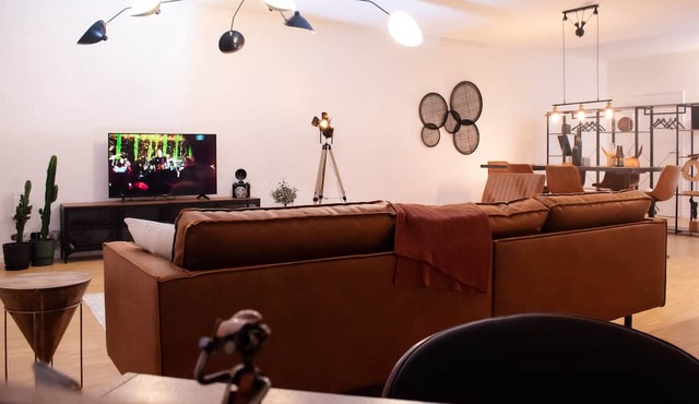 R213 - Industrial Style Sanctum in Saint-Josse-ten-Noode
