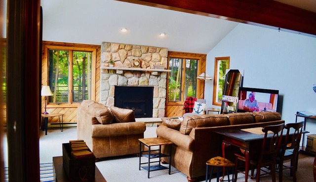 ⛷️⛱️⛰️ Romantic Lake Front ❤️1BR★HotTub★Fireplace★Boat/Fish★Dogs+★