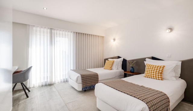Spectacular 4 Bedroom Apt in the Heart of Oporto in Oporto