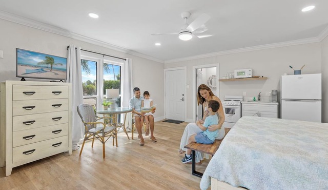 Macaw cottage, newly remodeled, walking distance to beach, shops, restaurants! in Sanibel