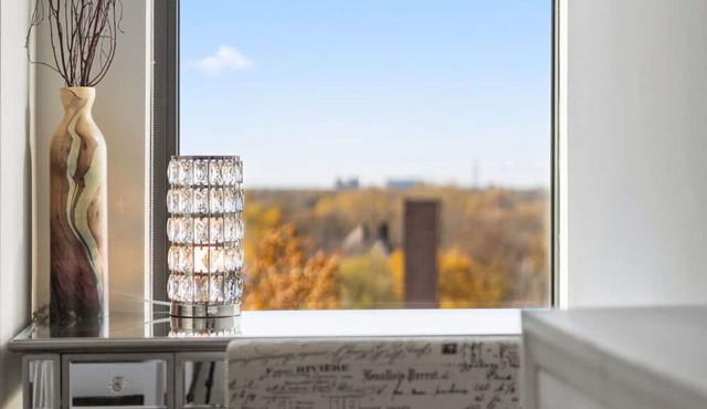 "Hope of Evanston" 180°view, 2BDR +2Bath Urban luxury in Evanston