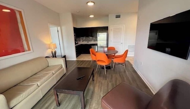 2 Bedroom * Disney * Universal * Epic King & 2 Queens
