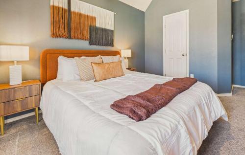 The Cottonwood Estate Sleeps 16 Pool