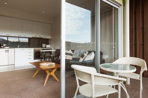 Montage Apartment + Views + Location + Car Parking in Bellerive
