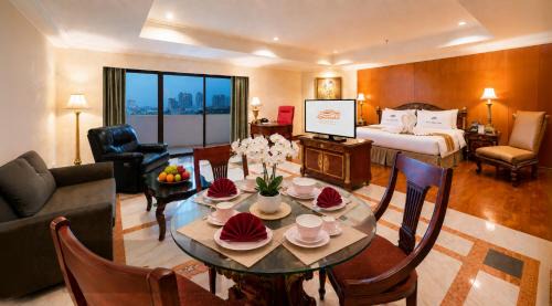 Sunlake Waterfront Resort & Convention in Jakarta