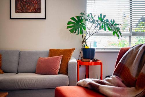 Tuart Treetop Escape - Vibrant Stay near South Beach in South Fremantle