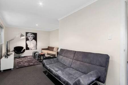 Hidden Bay Retreat-5 Bed- 15min to Hobart in Hobart