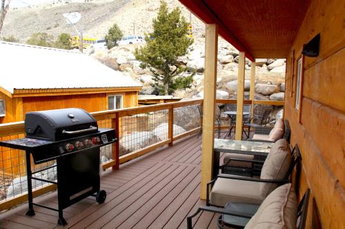 Yellowstone's Treasure Cabins in Gardiner